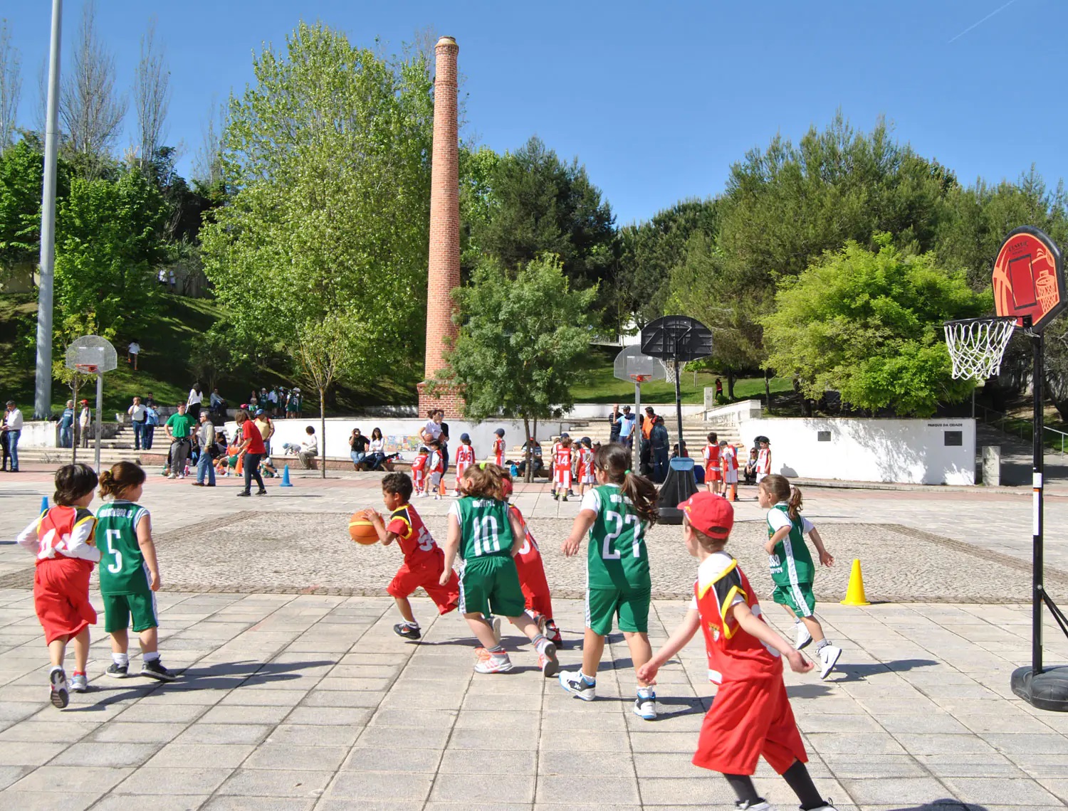 Fotografia de minibásquete das Atividades Desportivas das Comemorações do 25 de Abril de 2014
