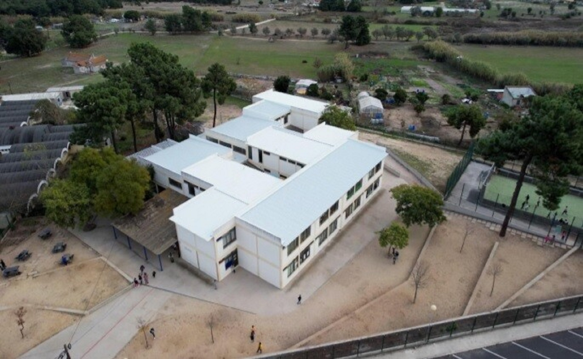 Escola Básica nº 2 de Santo António Charneca – Remoção de Amianto