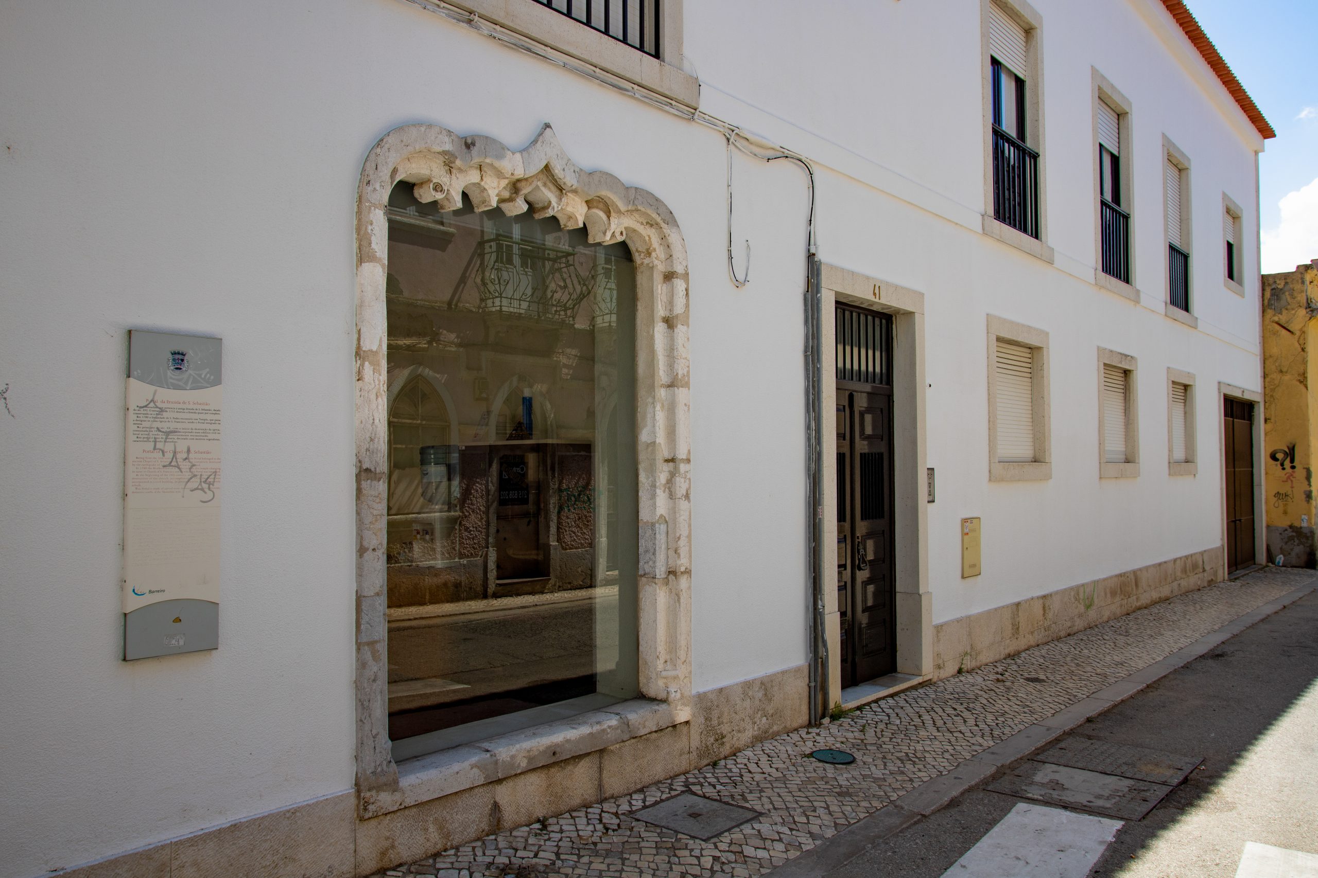 Fotografia do Portal Manuelino Ermida S. Sebastião, no Barreiro