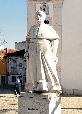 Estátua de Padre Abílio Mendes