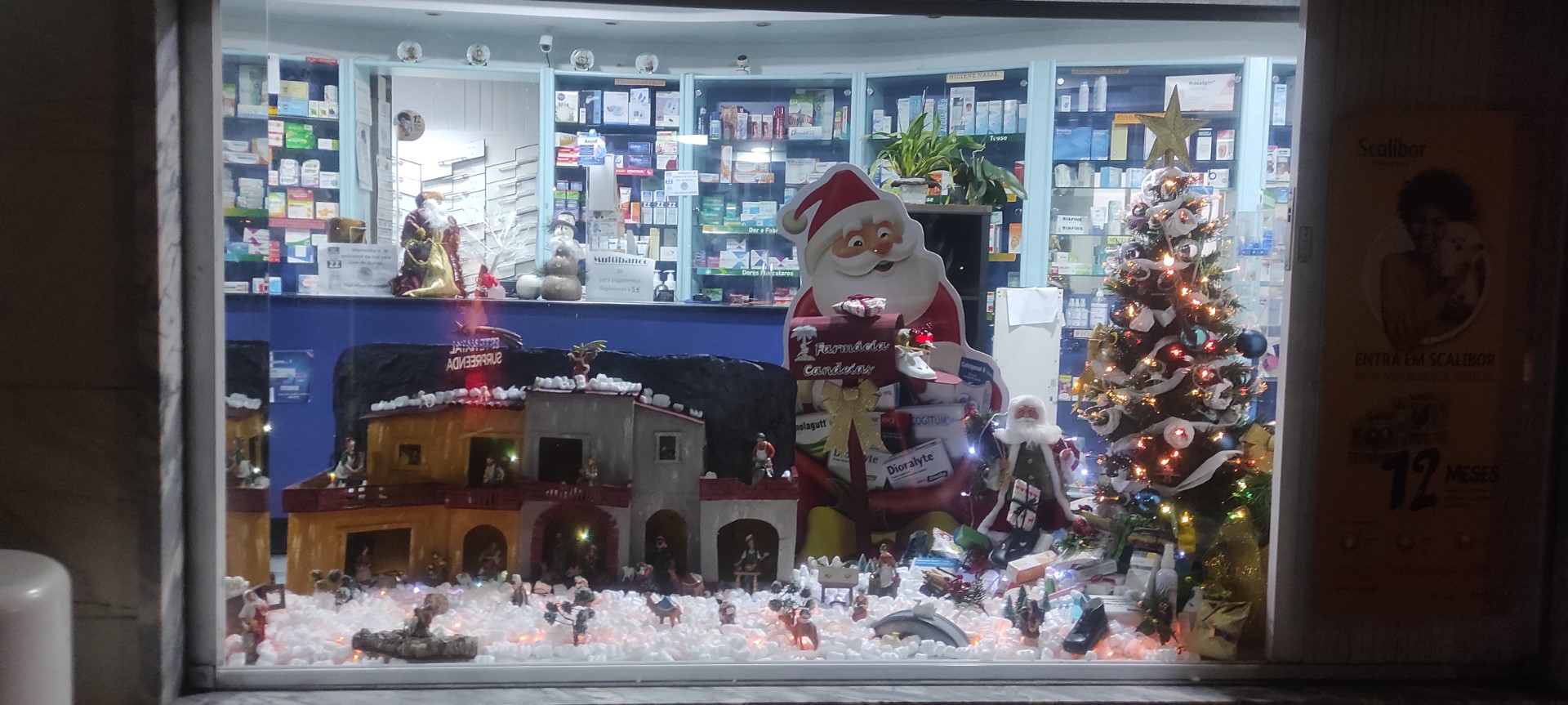 Montra da 22ª edição do XXII Concurso Montras de Natal - Farmácia Candeias