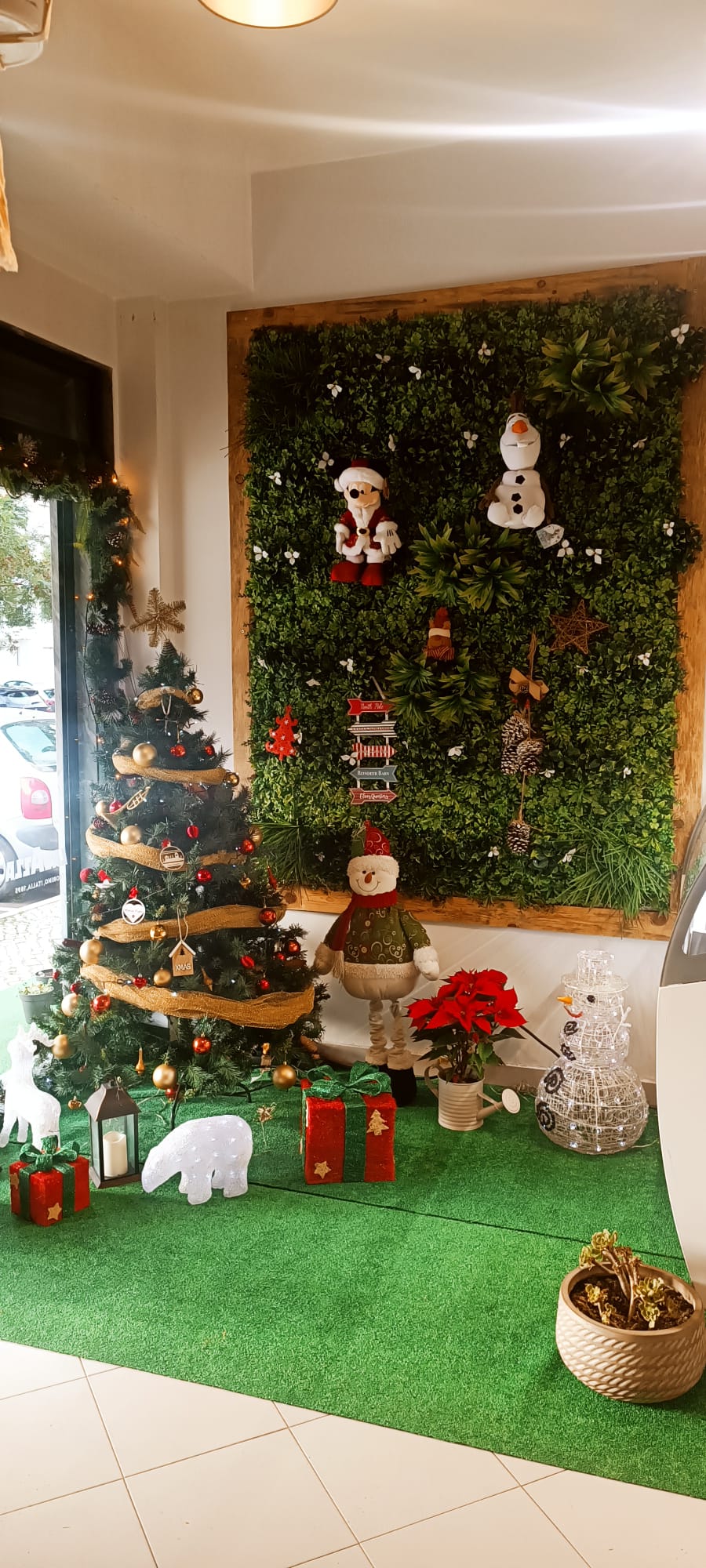 Montra da 22ª edição do XXII Concurso Montras de Natal - Cafetaria da Esquina