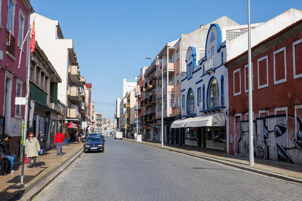Visita aos comerciantes da Rua Miguel Bombarda