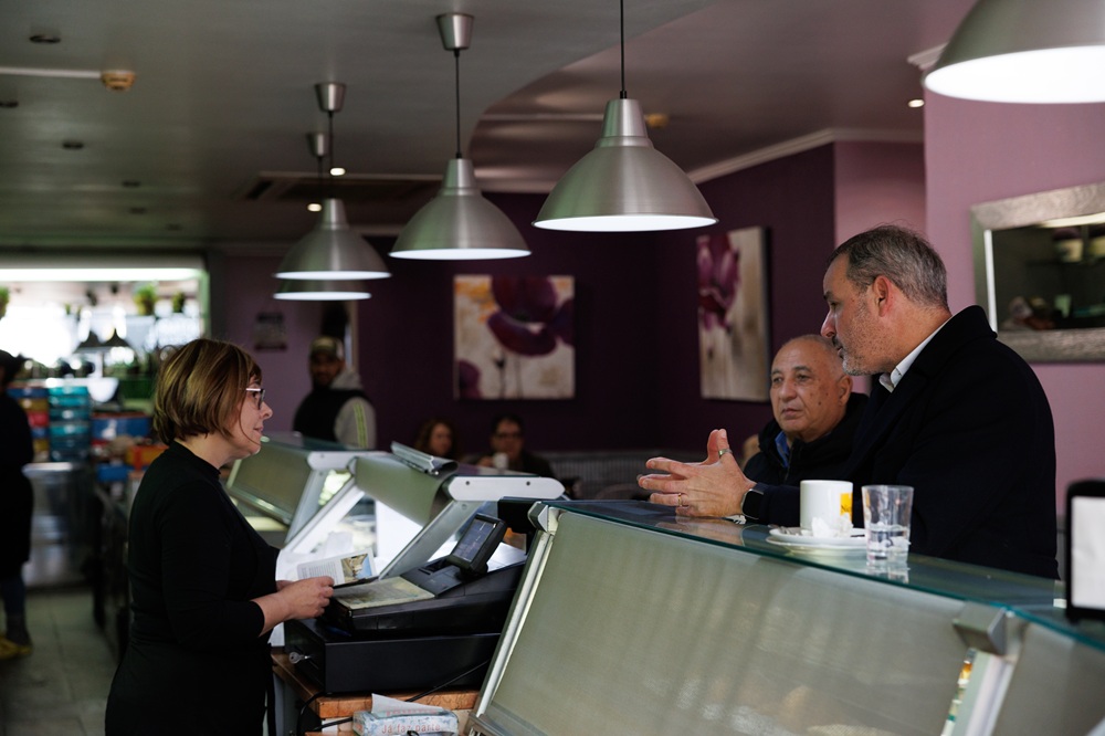 Visita aos comerciantes da Rua Miguel Bombarda