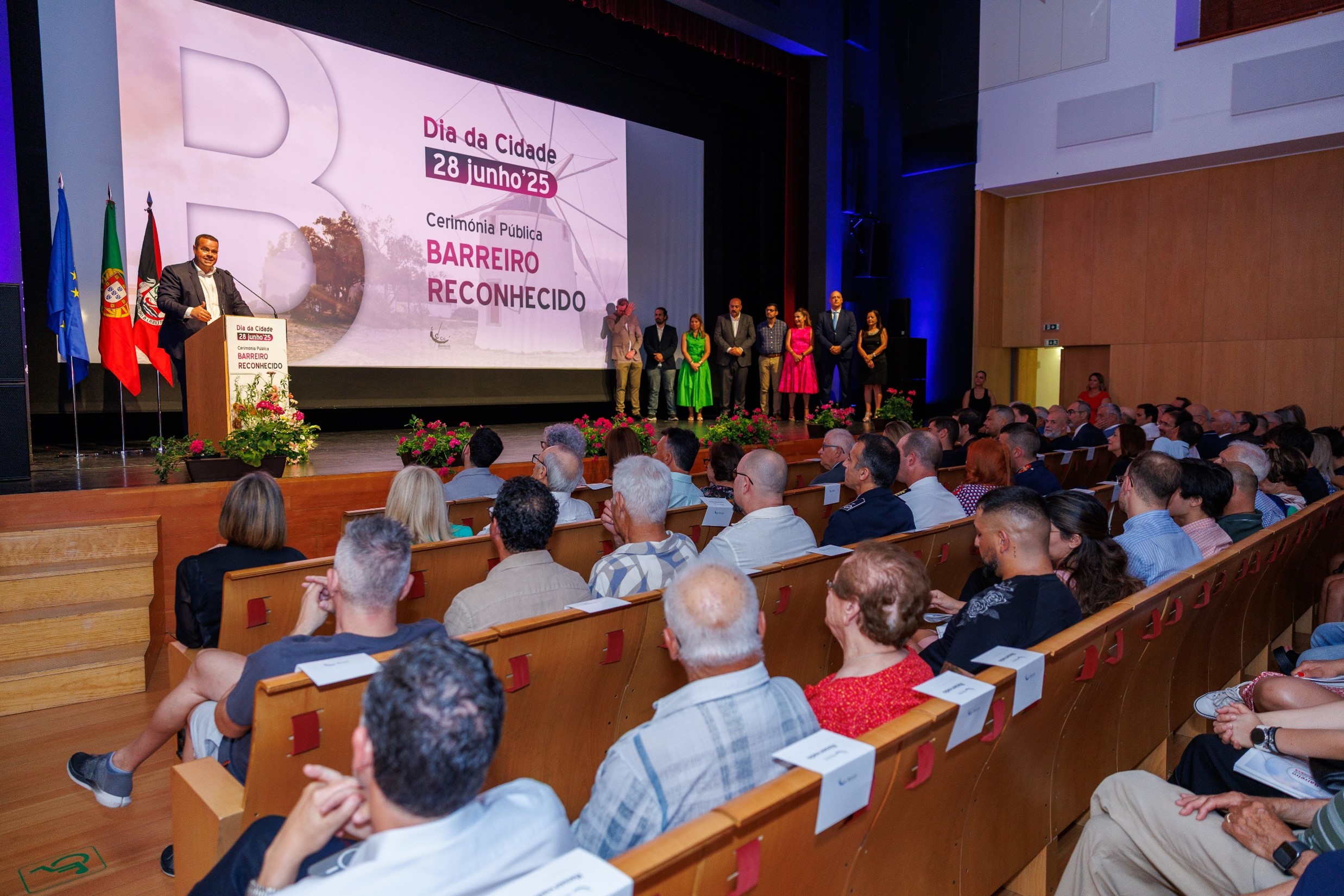 Fotografia da Cerimónia Barreiro Reconhecido 2025 | Plano aberto (palco e público)