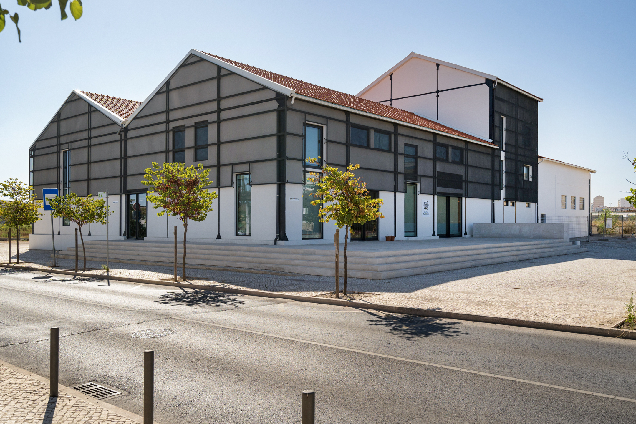 Fotografia do exterior do edifício da StartUp Barreiro