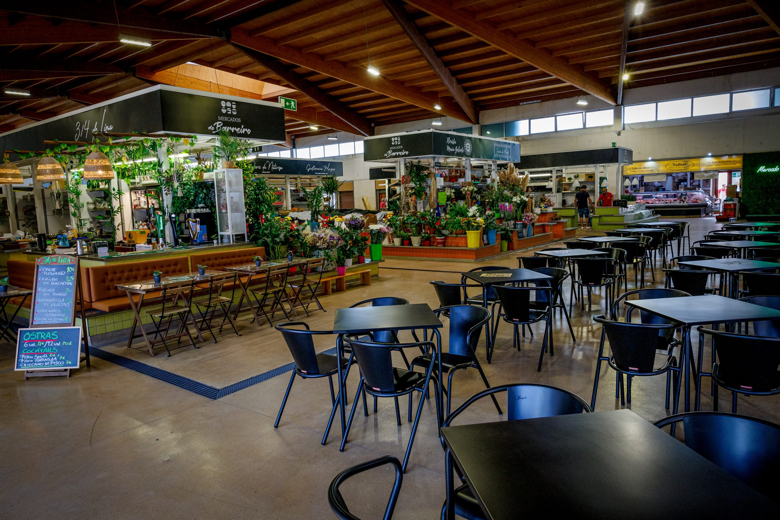 Fotografia de interior do Mercado 1º de Maio