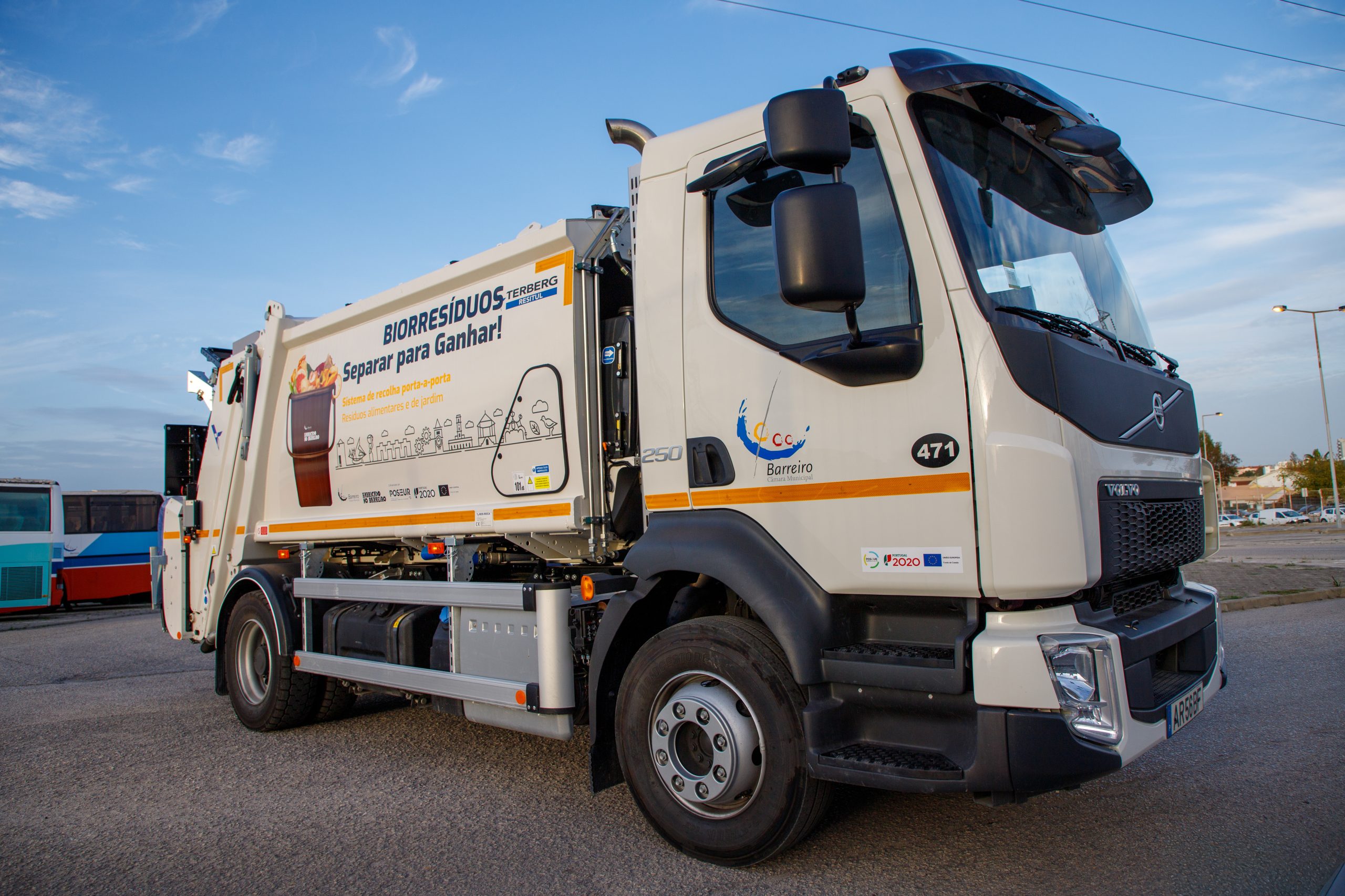 Imagem da viatura de recolha de biorresíduos porta-à-porta