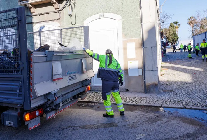 Fotografia do arquivo CMB de Ação de Limpeza no Barreiro Velho