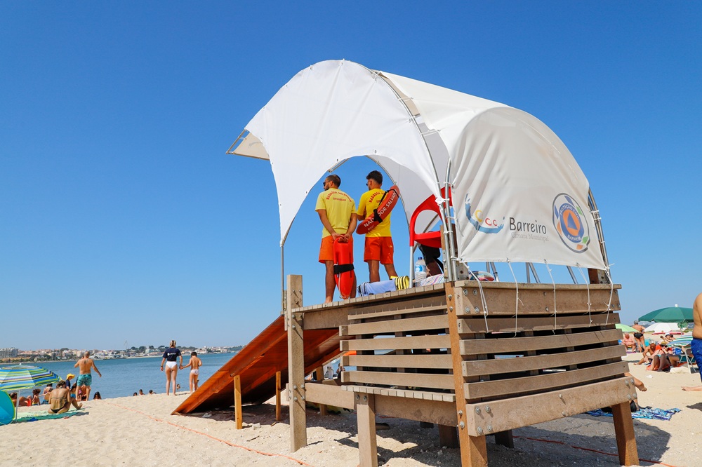 Praia de Alburrica com vigilância balnear de 6 de junho a 6 de setembro