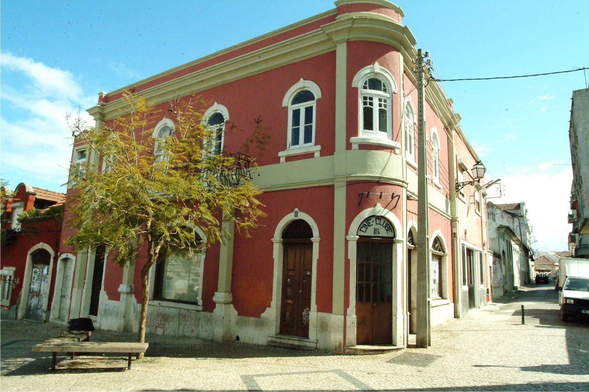 “OUT.RA MÚSICA”  |  “Jeff Mills: Man from Tomorrow” no CineClube