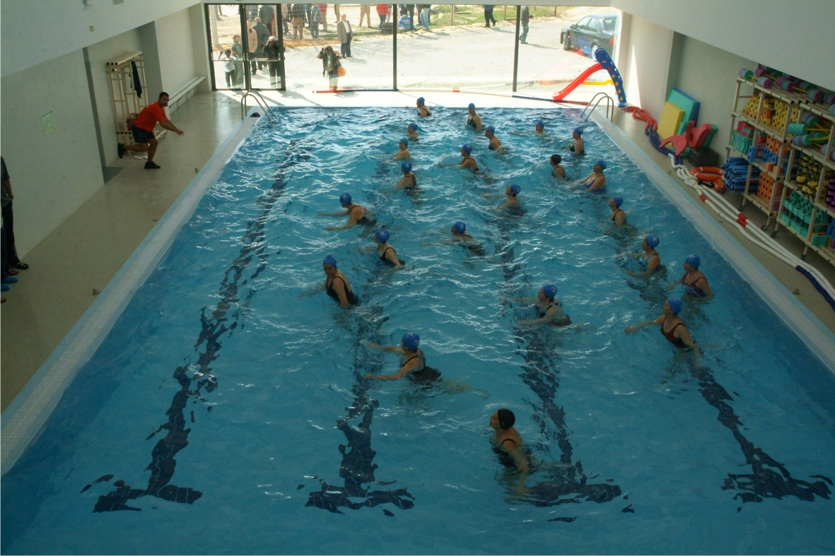 Piscina Municipal do Lavradio reabre ao público