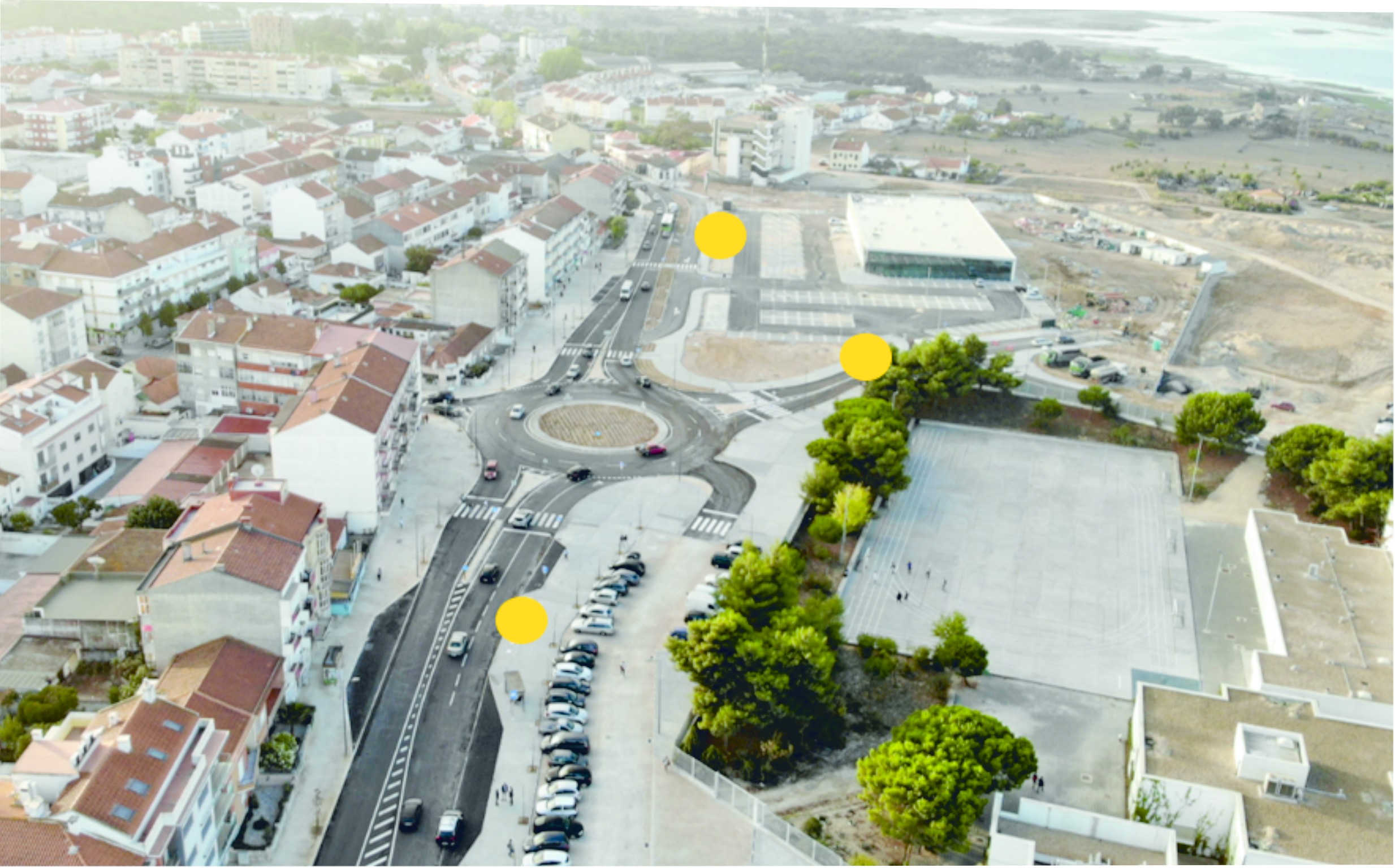 Contentores enterrados de resíduos urbanos indiferenciados da Avenida Escola dos Fuzileiros Navais