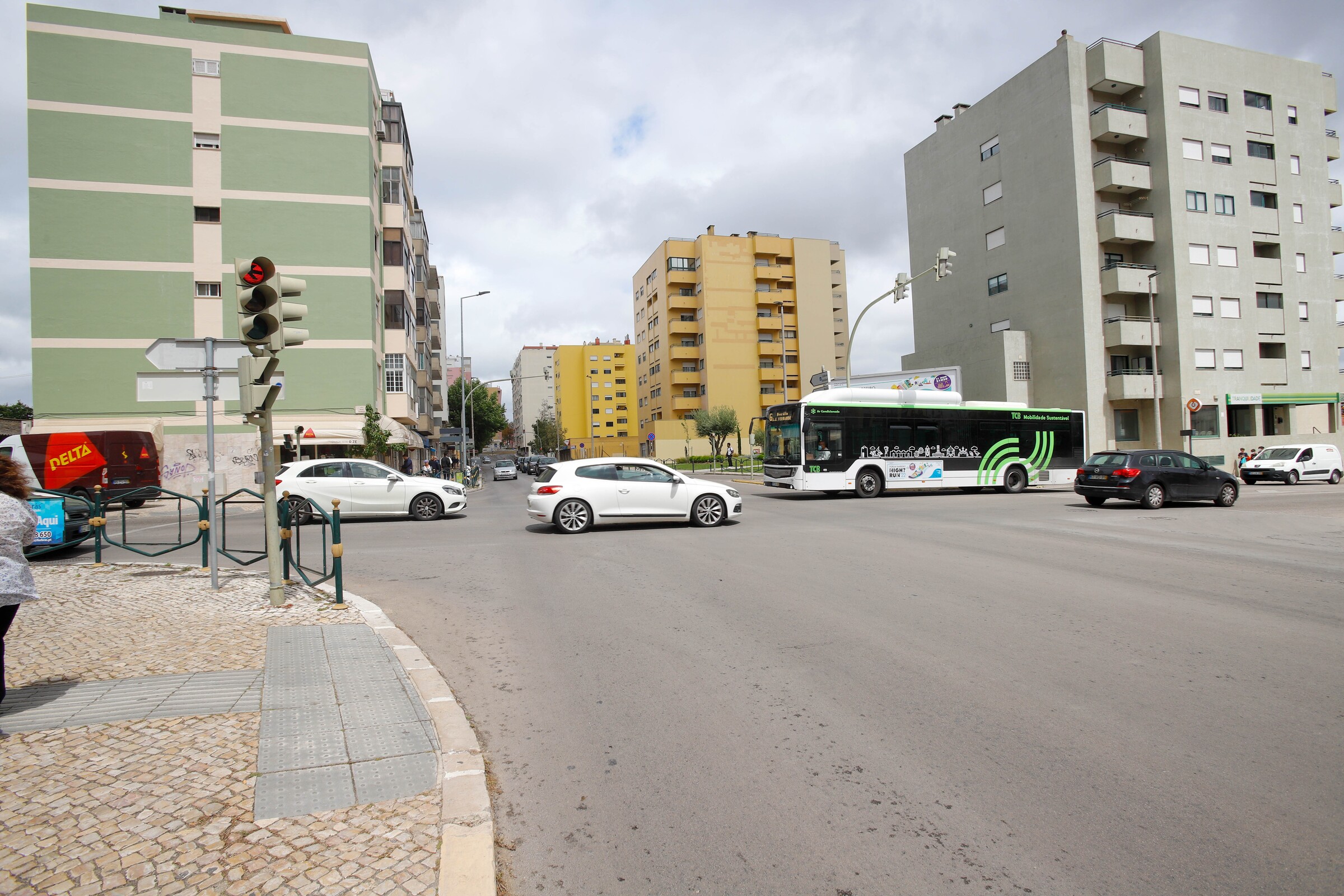 Nova rotunda entre Avenida do Bocage e Rua Miguel Bombarda | Conheça as alterações ao trânsito